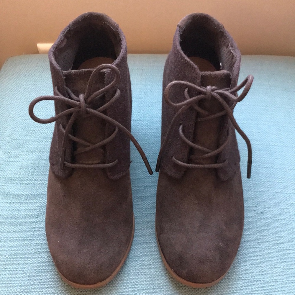 Tom’s Suede Booties Sz 6.5